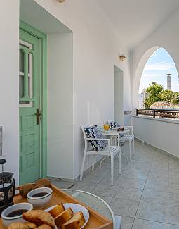 Litsa apartments in naxos greece